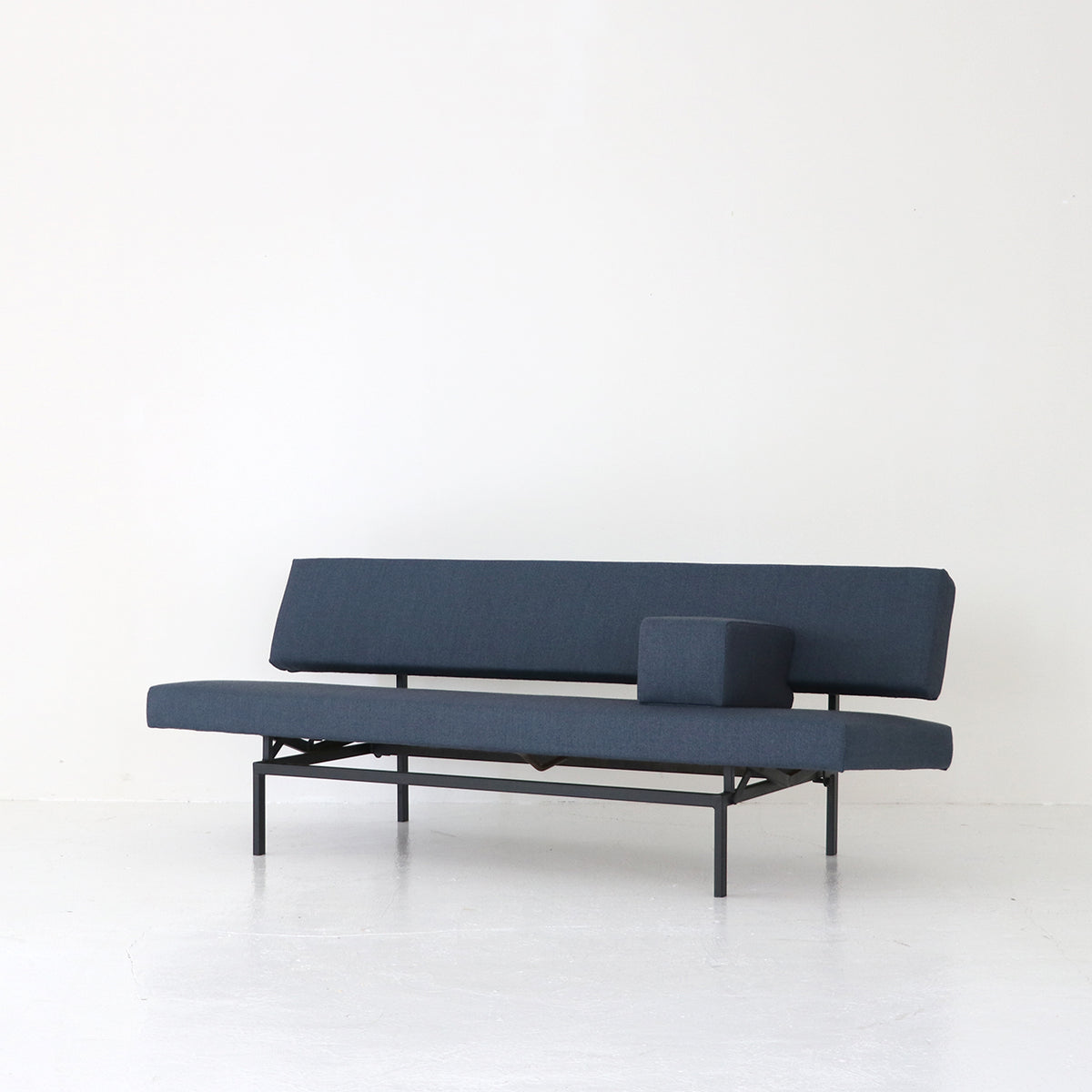 Day bed / Gijs van der Sluis for Gispen – FILM