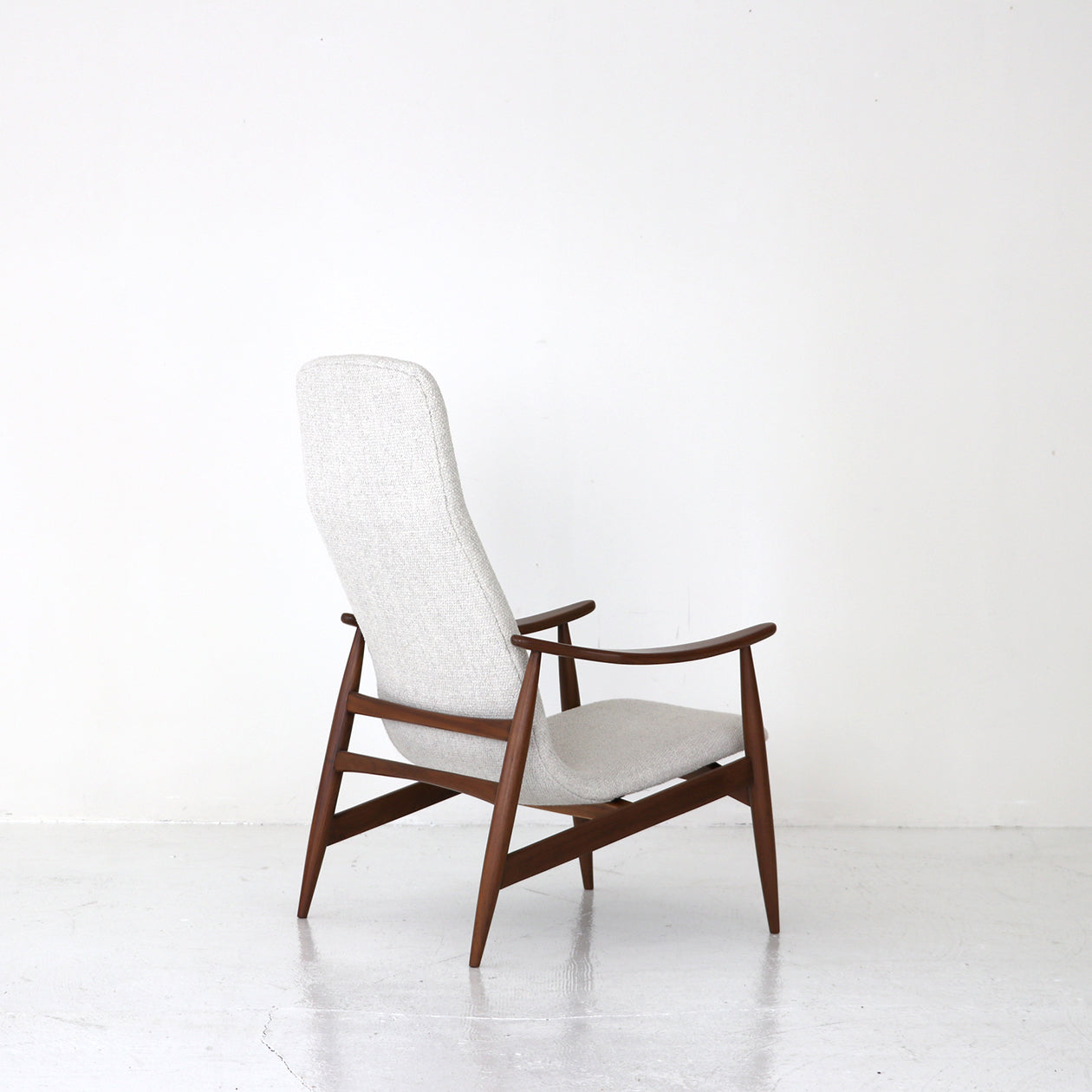 Lounge Chair Louis Van Teeffelen FILM lounge-chair-louis-van-teeffelen-film