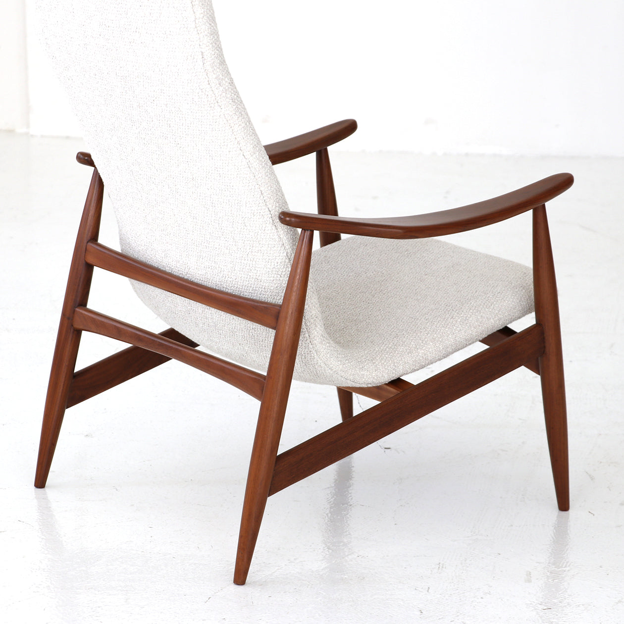 Lounge Chair Louis Van Teeffelen FILM lounge-chair-louis-van-teeffelen-film