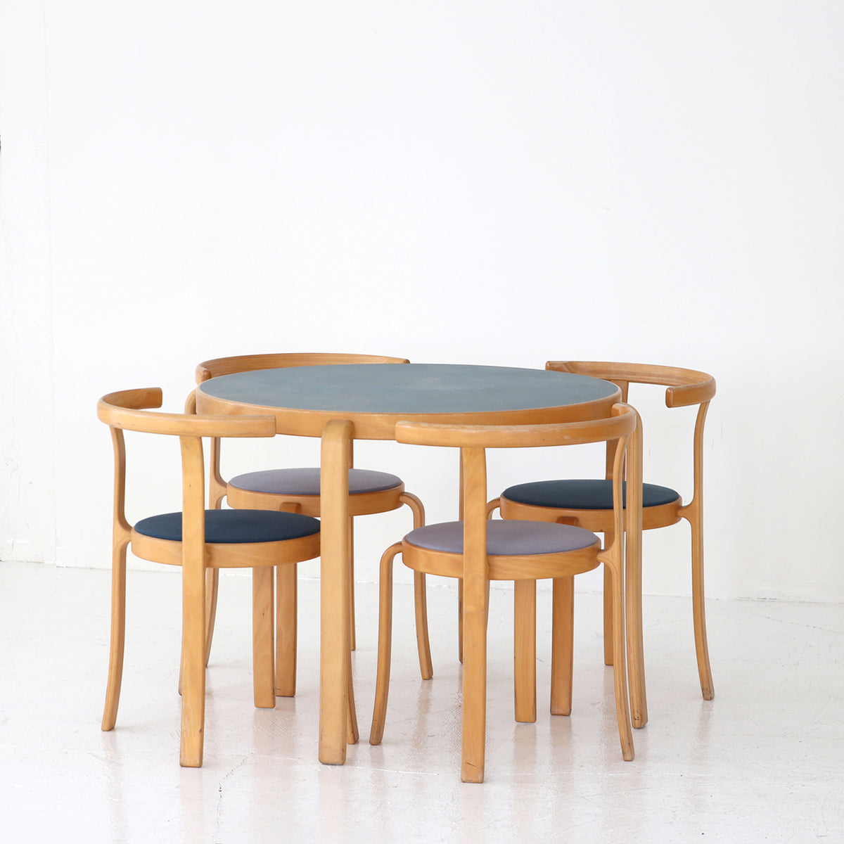 Dining table&Chair set / Magnus Olesen