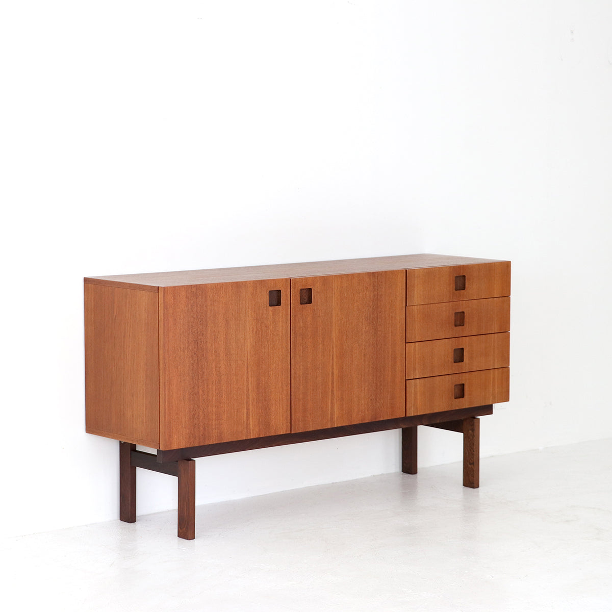 Sideboard – FILM