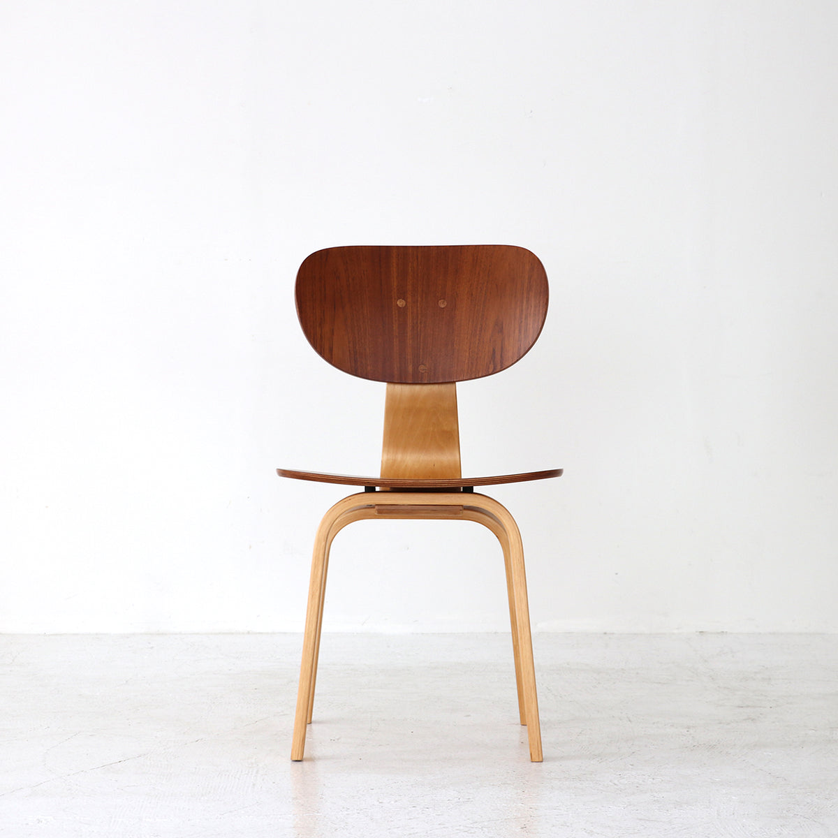 SB02 chair / Cees Braakman for Pastoe – FILM