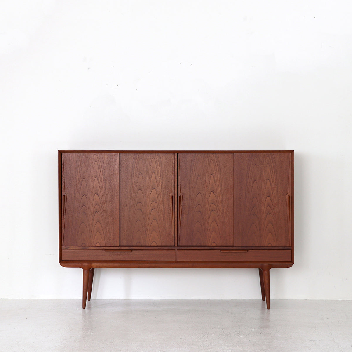 Sideboard / Omann jun – FILM Sideboard / Omann jun – FILM
