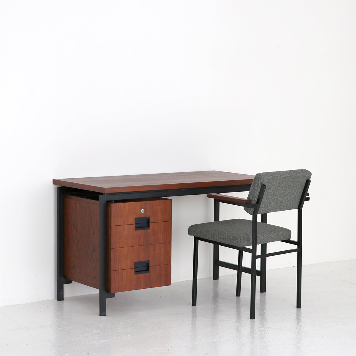 Desk / Cees Braakman – FILM