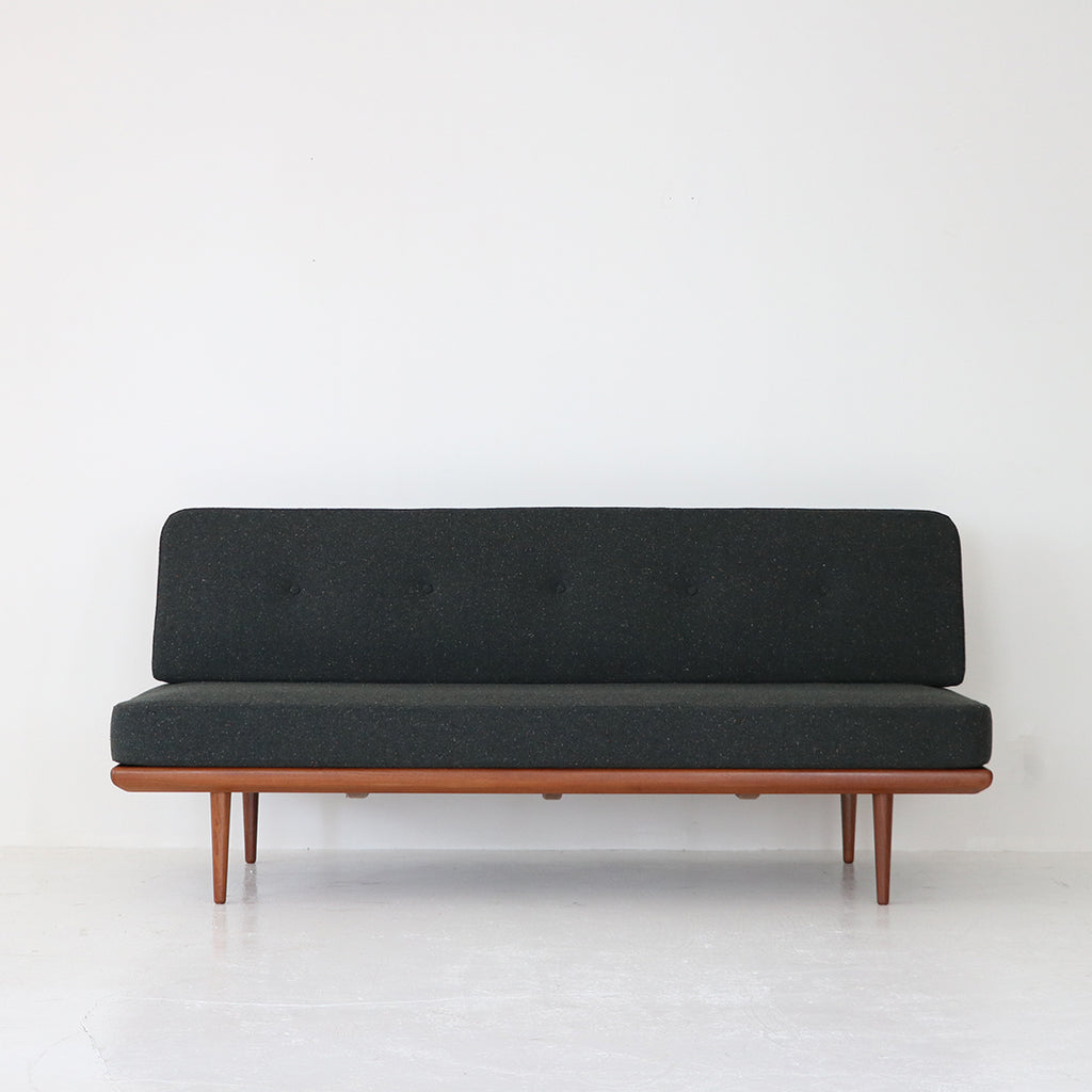 Sofa / Peter hvidt & Orla mølgaard nielsen for France & Son