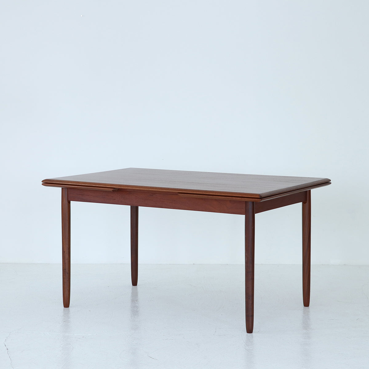 Dining table – FILM