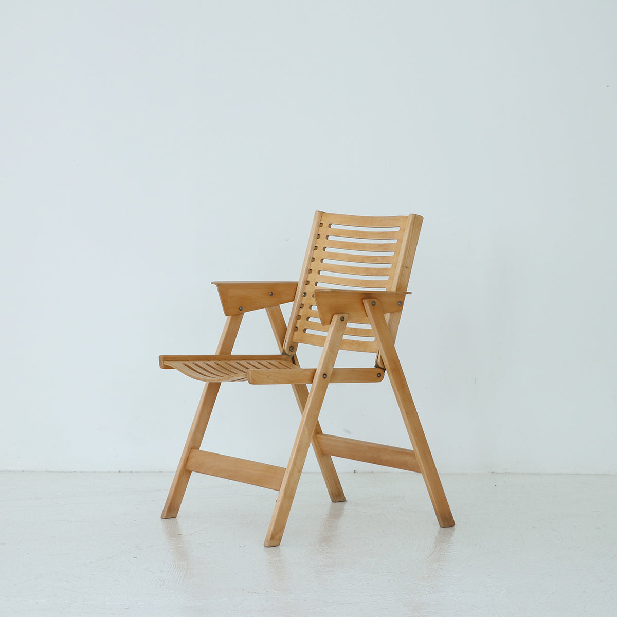 Rex Folding chair / Niko Kraji for Stol Kamnik – FILM