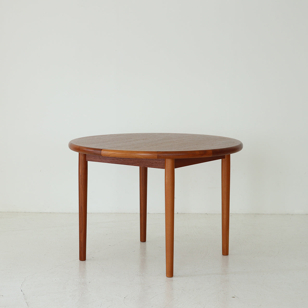 Dining table – FILM